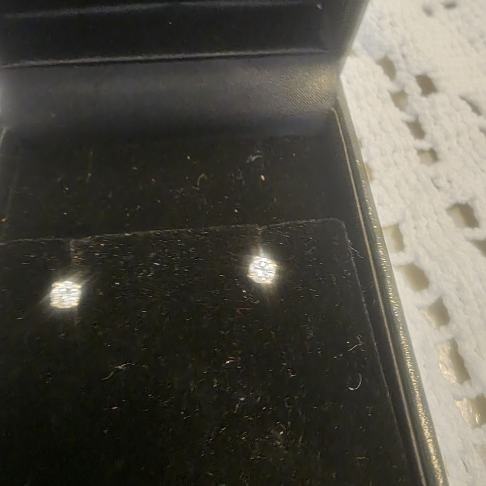 Diam Stud  .20- .25 Yellow Gold